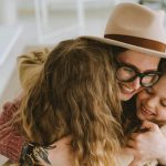 Οι ψυχολόγοι έχουν κατονομάσει ένα πράγμα που πιστεύουν ότι εμποδίζει την ευτυχία των μεγαλύτερων θυγατέρων Οι ψυχολόγοι έχουν κατονομάσει ένα πράγμα που πιστεύουν ότι εμποδίζει