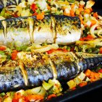 Αρωματικό και νόστιμο σκουμπρί στο φούρνο: η οικογένεια ζητά να