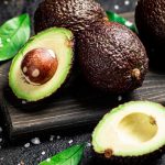 Γιατί η φλούδα αβοκάντο είναι καλή για την υγεία: οι