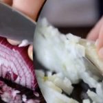 Πώς να σταματήσετε να κλαίτε για τα κρεμμύδια – πώς